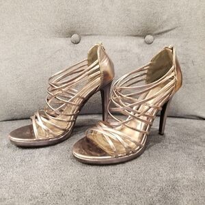 CHINESE LAUNDRY Silver Z-Illene Gladiator Heel 4.5". Size 7.5 M